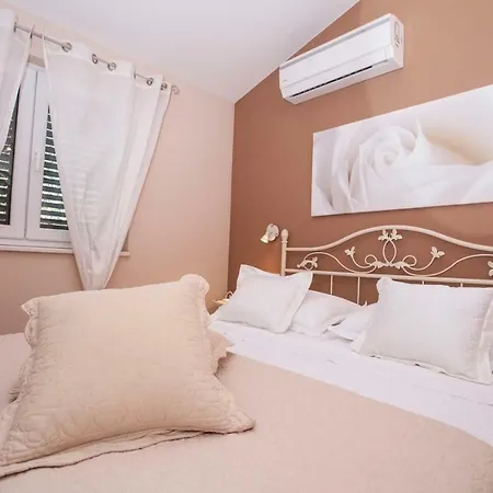 House Mars In Podgora, Jacuzzi Feriehus