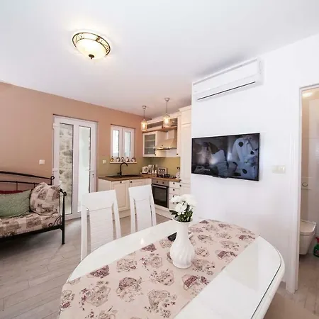 House Mars In Podgora, Jacuzzi Feriehus *